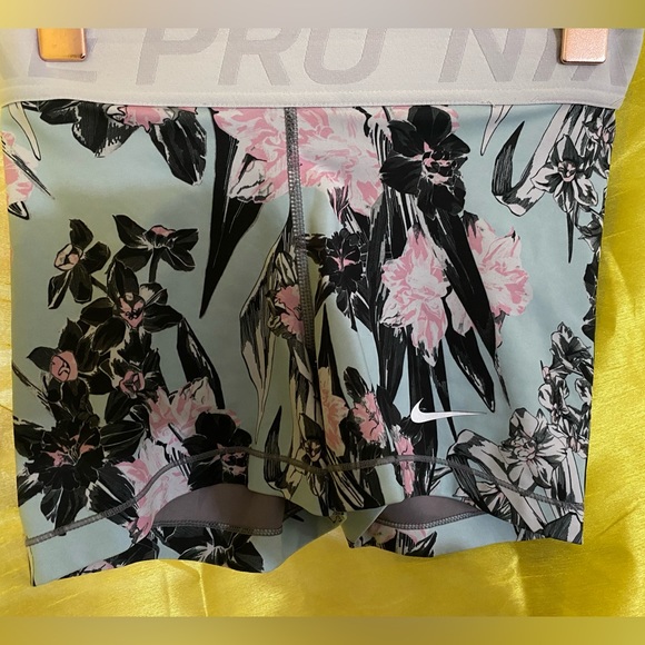 nike shorts - Picture 4 of 5